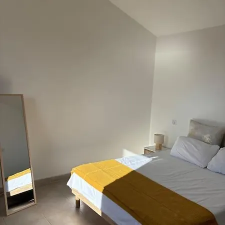 Apparemment Bord De 2 A 5 Personnes